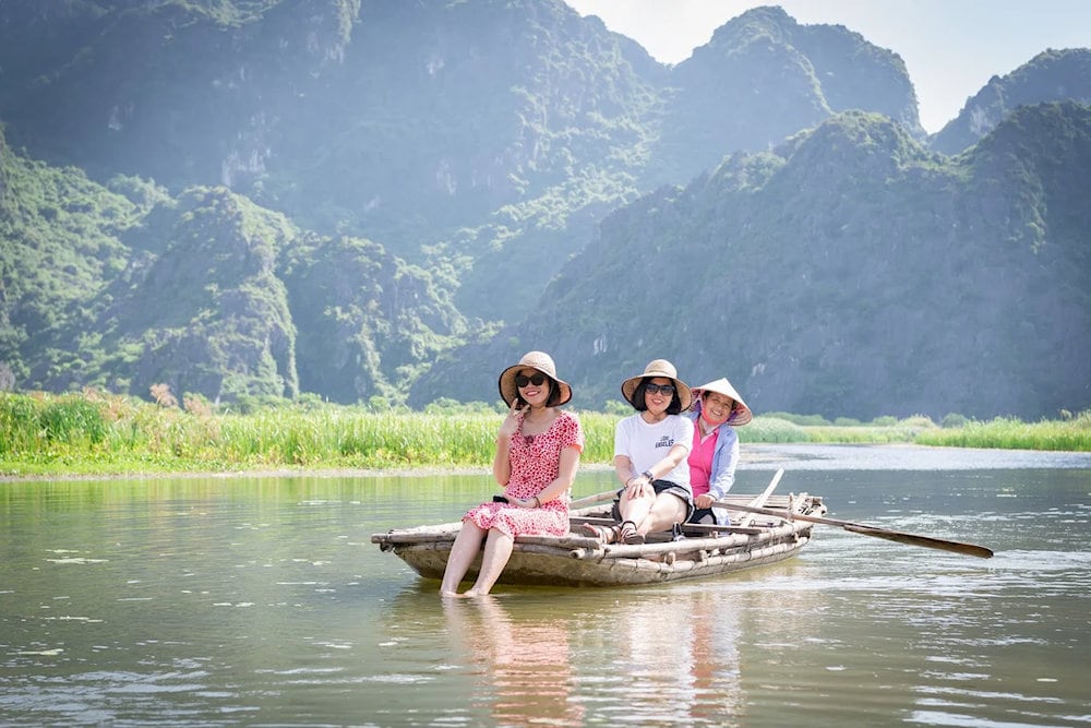With breathtaking scenery and perfect natural light, Van Long is a paradise for photography enthusiasts
